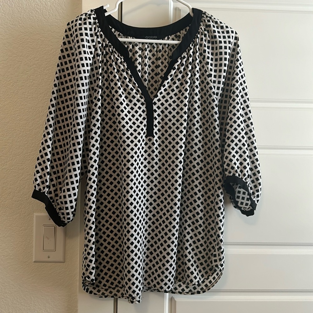 Black and white top excellent condition